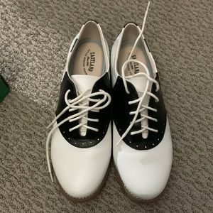 Women’s saddle shoes